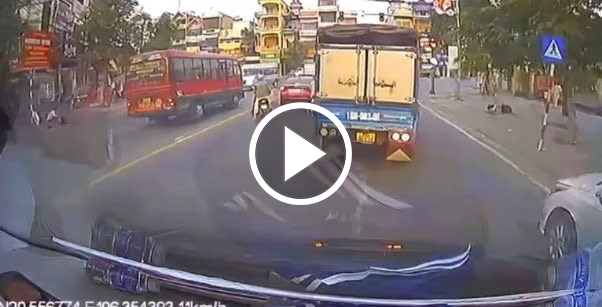 Xe khách ở Hưng Yên bị phạt nặng vì chạy ngược chiều trên Quốc lộ 39