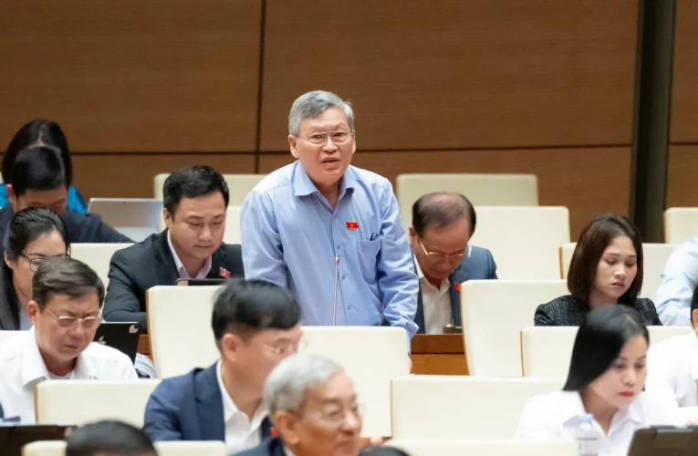 Đề xuất hỗ trợ tài chính cho tất cả phụ nữ sinh đủ 2 con, giảm thuế thu nhập cá nhân