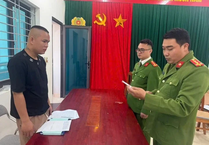 Khởi tố nam thanh niên bảo kê máy gặt tại Hưng Yên