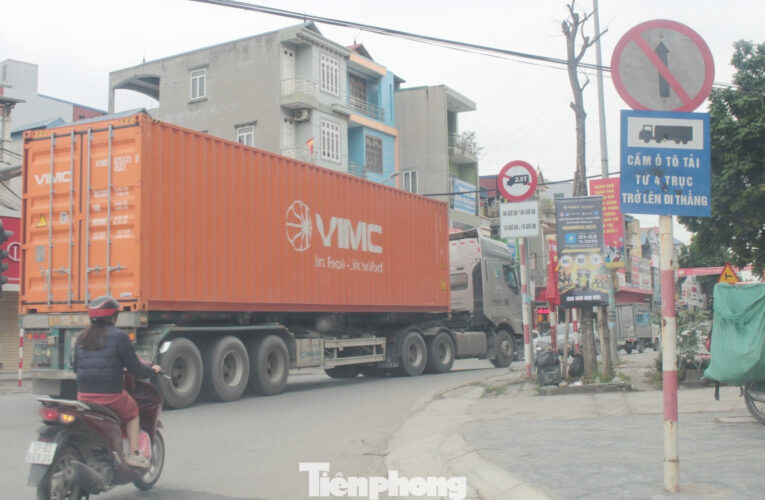 CSGT Hưng Yên đưa ra giải pháp ‘nóng’ xử lý xe tải phá nát đường dân sinh