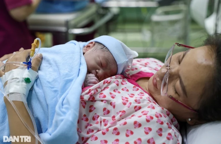 Chính thức bãi bỏ cụm từ “Mỗi cặp vợ chồng chỉ nên có từ 1 đến 2 con”