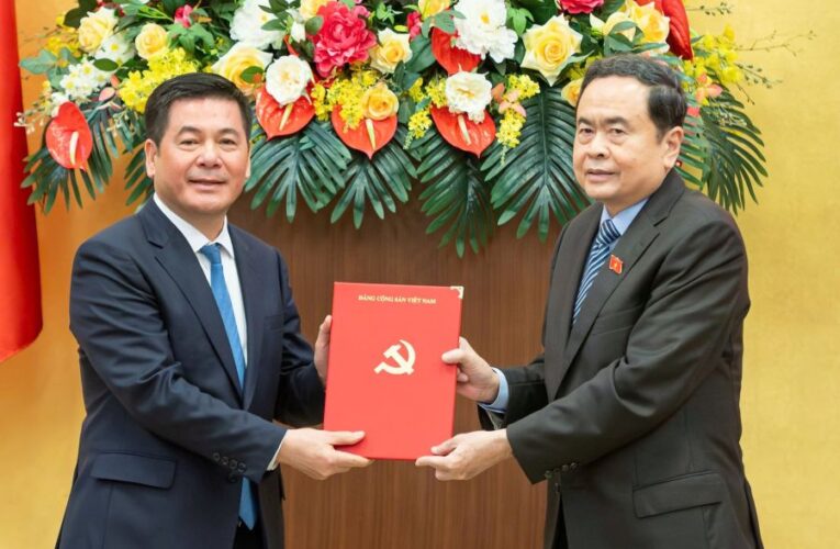 Bộ Chính trị chỉ định đồng chí Nguyễn Hồng Diên là Phó Bí thư chuyên trách Đảng ủy Quốc hội