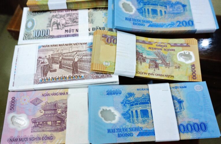 Đổi tiền mới dịp Tết có thể bị phạt nặng