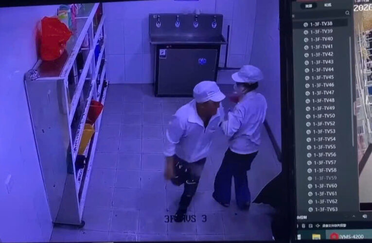 [VIDEO] Cam vụ việc Nam thanh niên có hành động với nữ đồng nghiệp gây bức xúc